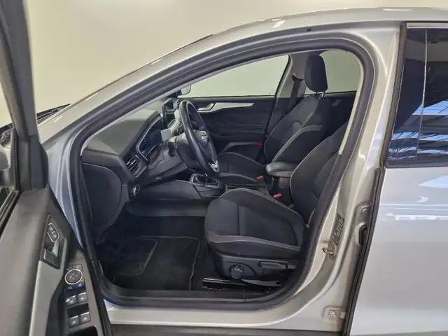 Ford Focus view 15