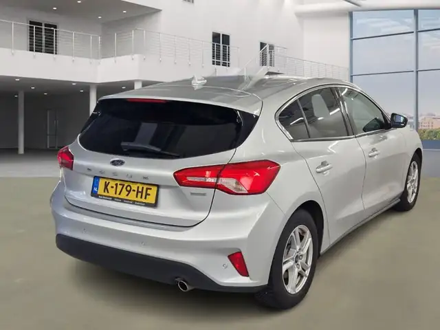 Ford Focus view 2