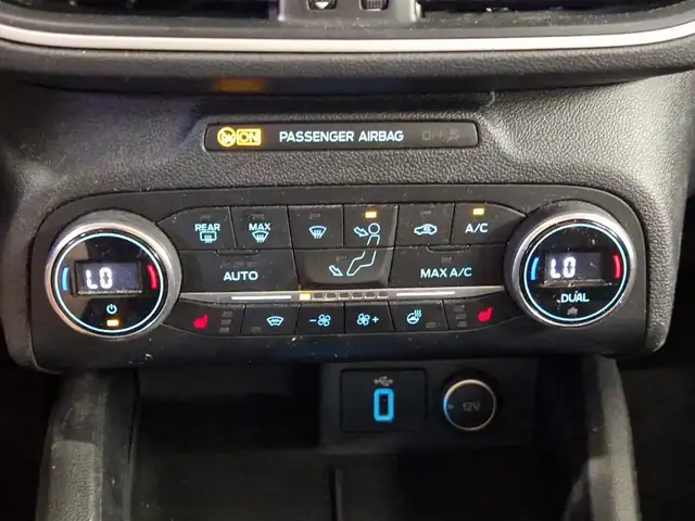 Ford Focus view 12