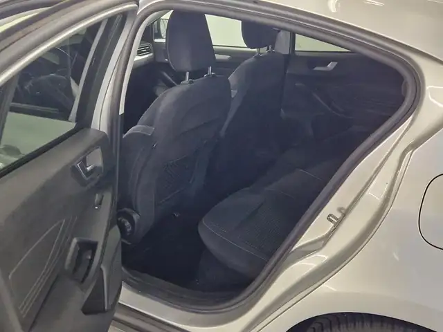 Ford Focus view 6