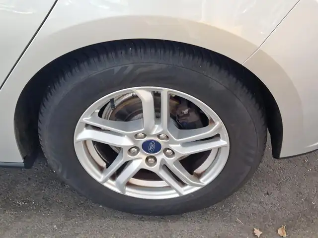 Ford Focus view 11