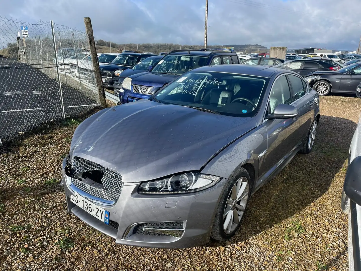 Jaguar XE 3.0D 240 / CS136 Gris - 2