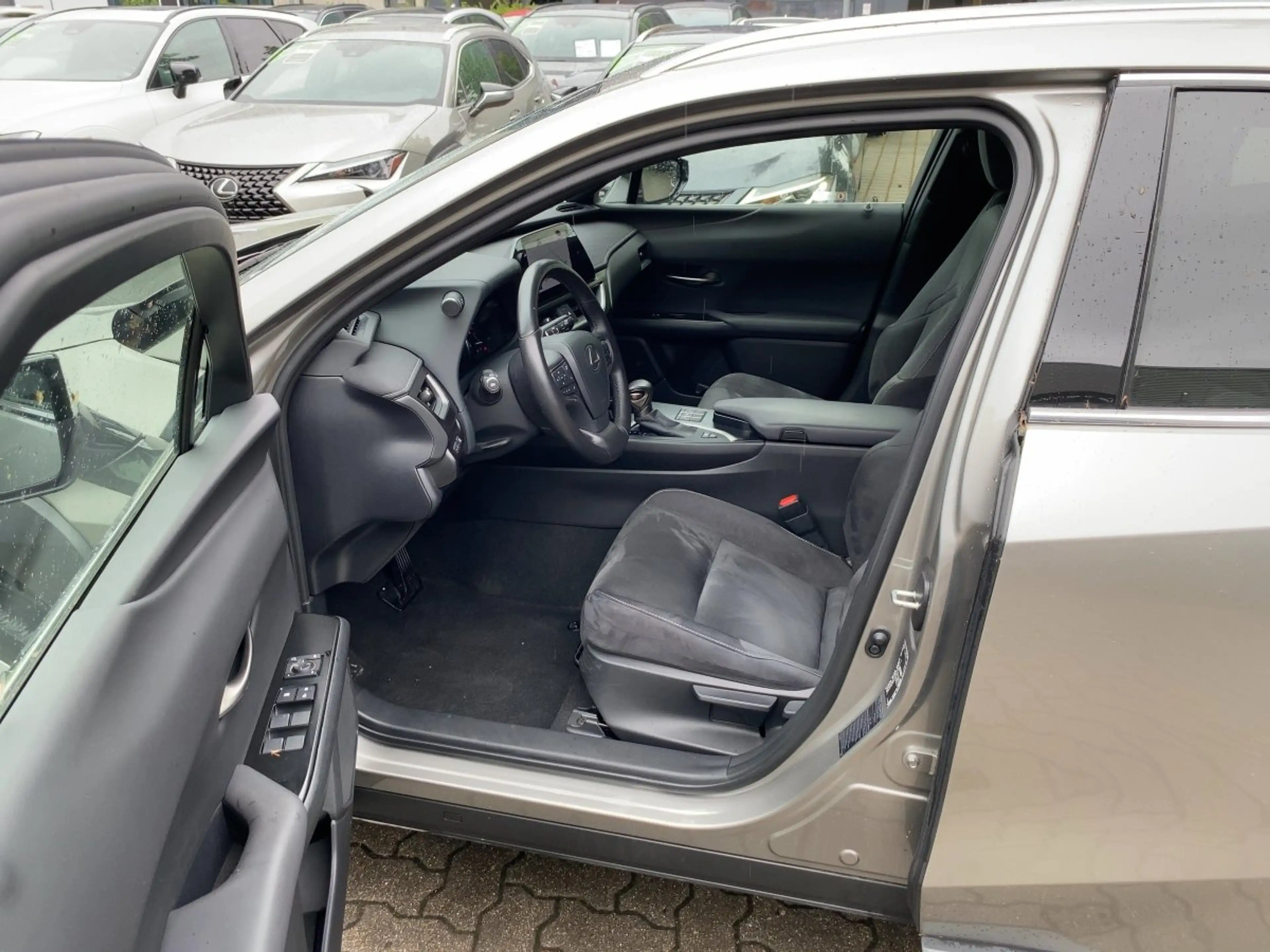 Lexus UX 250h UX 250 h Style Edition zuverlässiger Crossover — photo 11