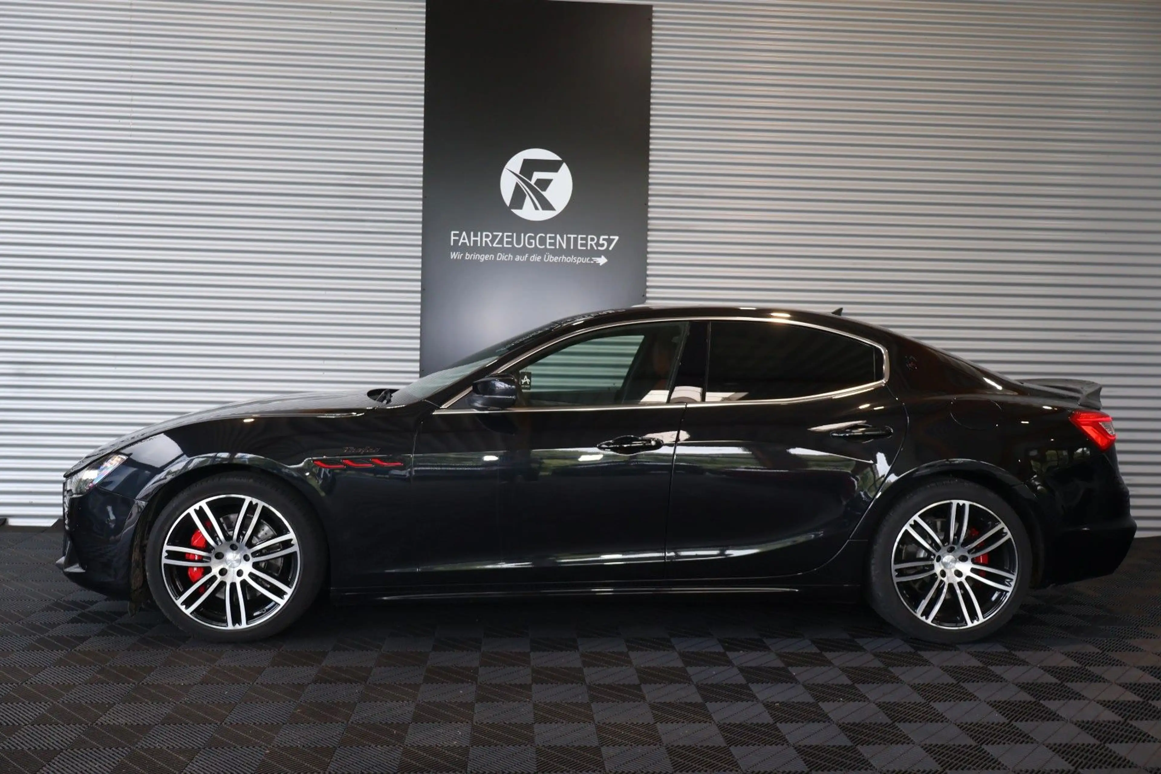Maserati Ghibli S Q4 V6 3.0L TROFEO OPTIK/CARPLAY/H&K/RFK — photo 2