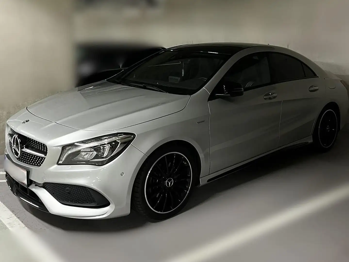 Mercedes-Benz CLA 180 d AMG Line Night-Paket Silber - 1
