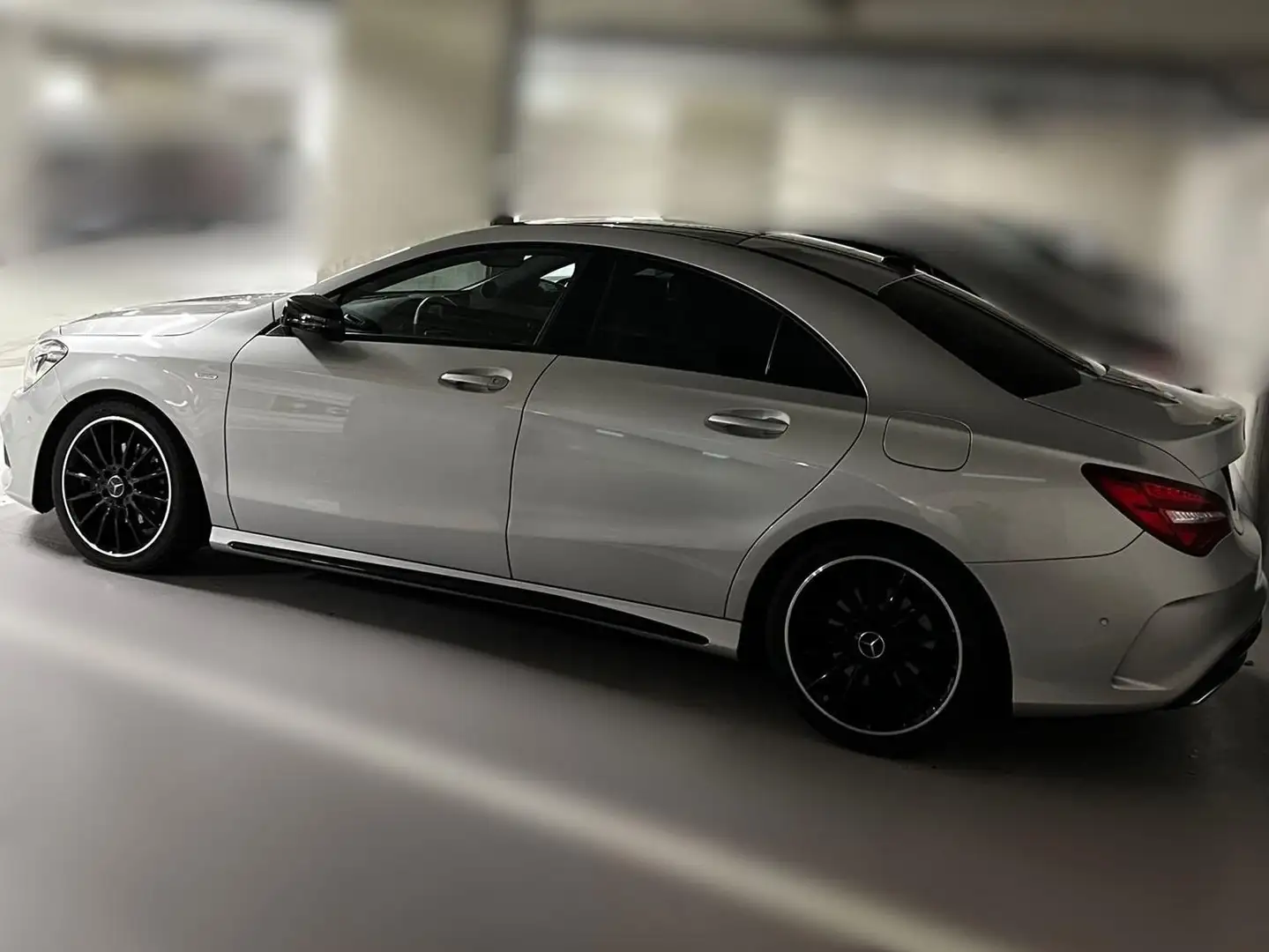 Mercedes-Benz CLA 180 d AMG Line Night-Paket Silber - 2