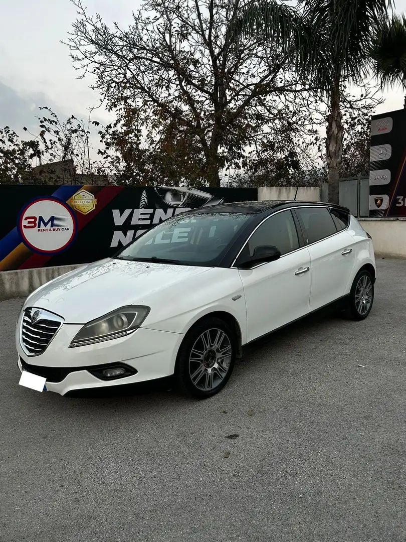 Lancia Delta Bianco - 1