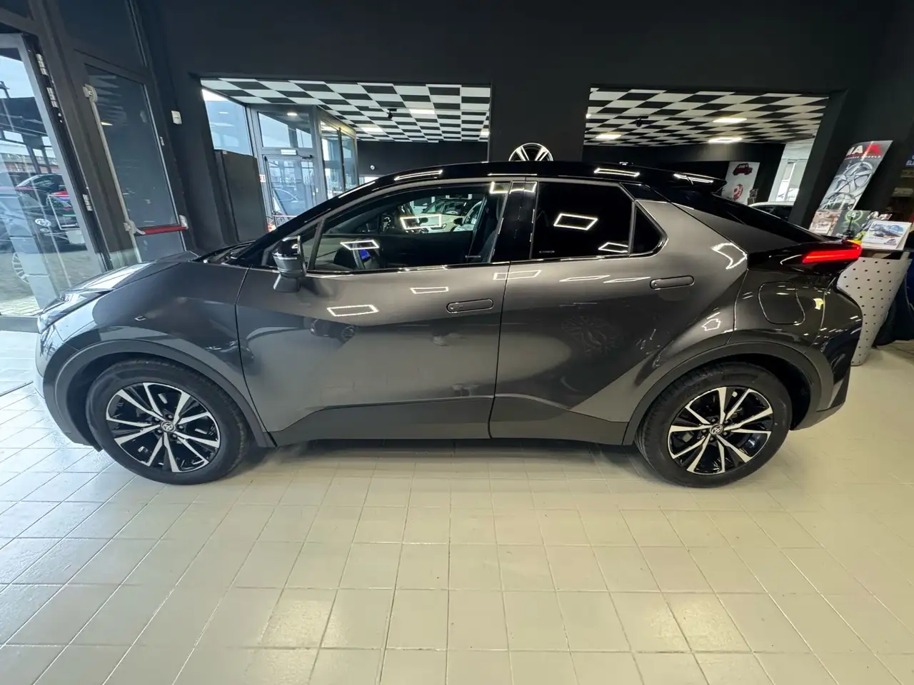 Toyota C-HR 1.8 HV Trend, миниатюра 8