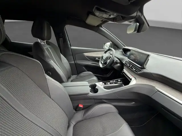 Peugeot 3008 view 9