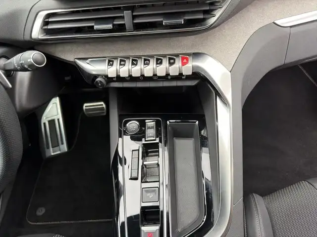 Peugeot 3008 view 11