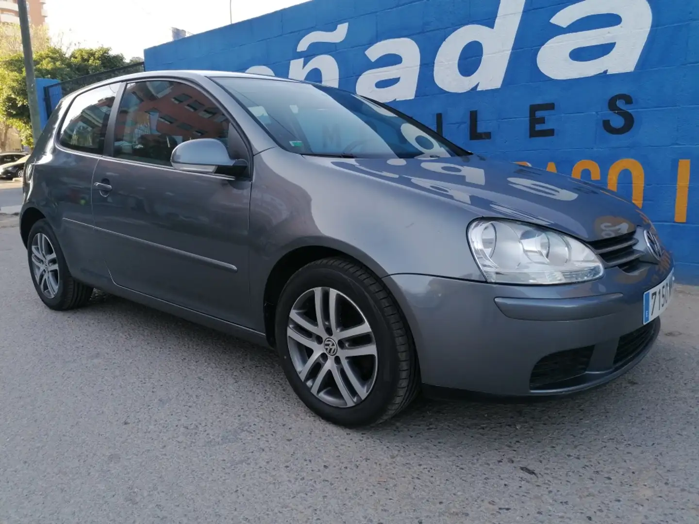 Volkswagen Golf 1.6 Trendline Gris - 2