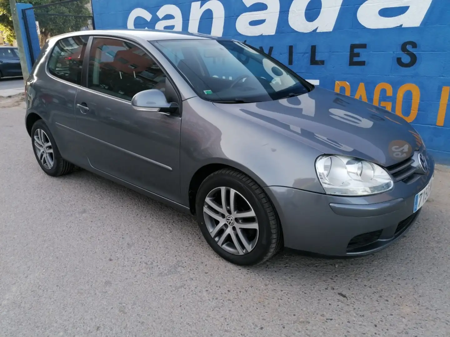 Volkswagen Golf 1.6 Trendline Gris - 1