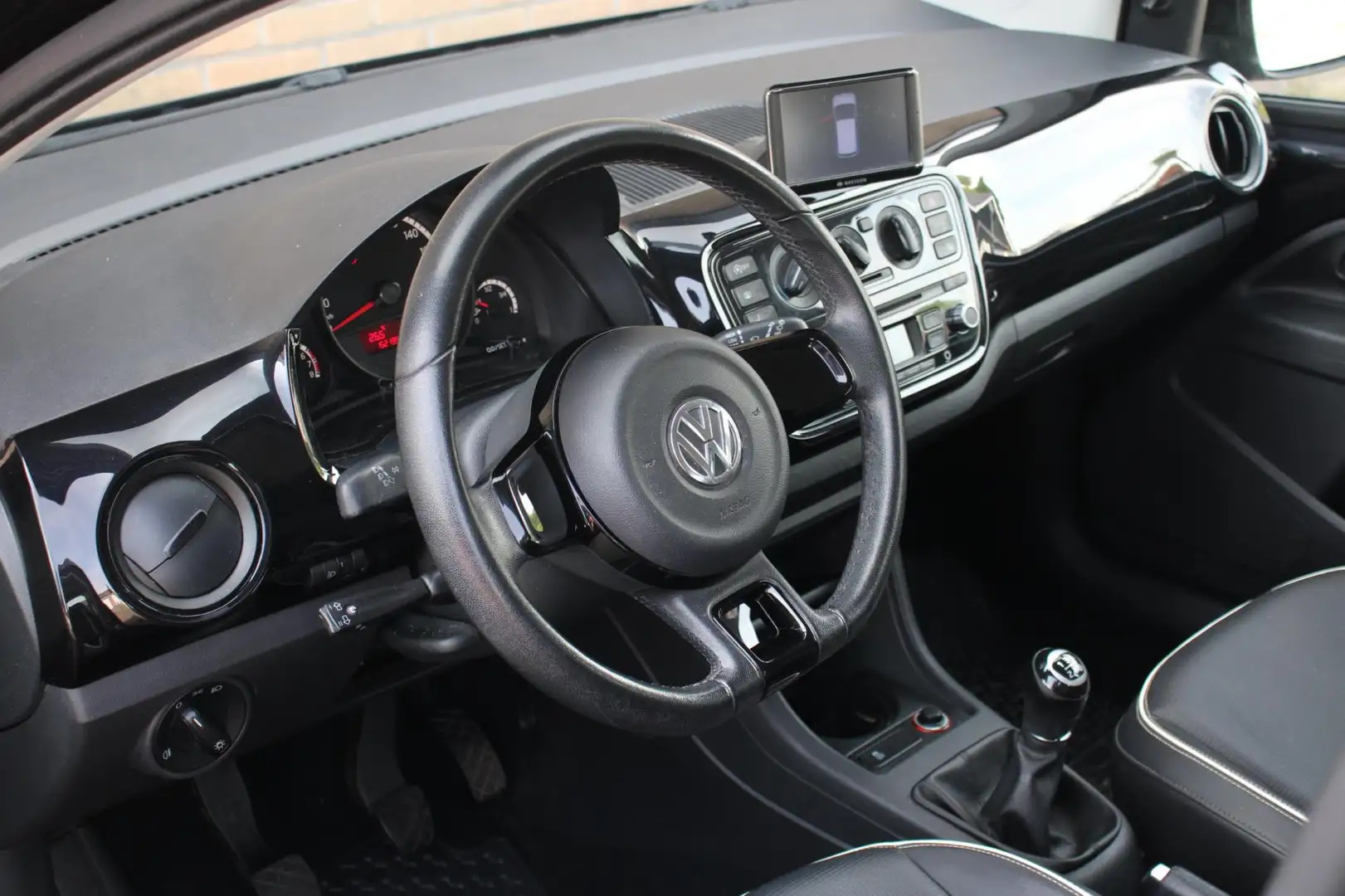 Volkswagen up! 1.0 move up! BlueMotion - LEDER, NAVIGATIE, BLUETO Zwart - 2
