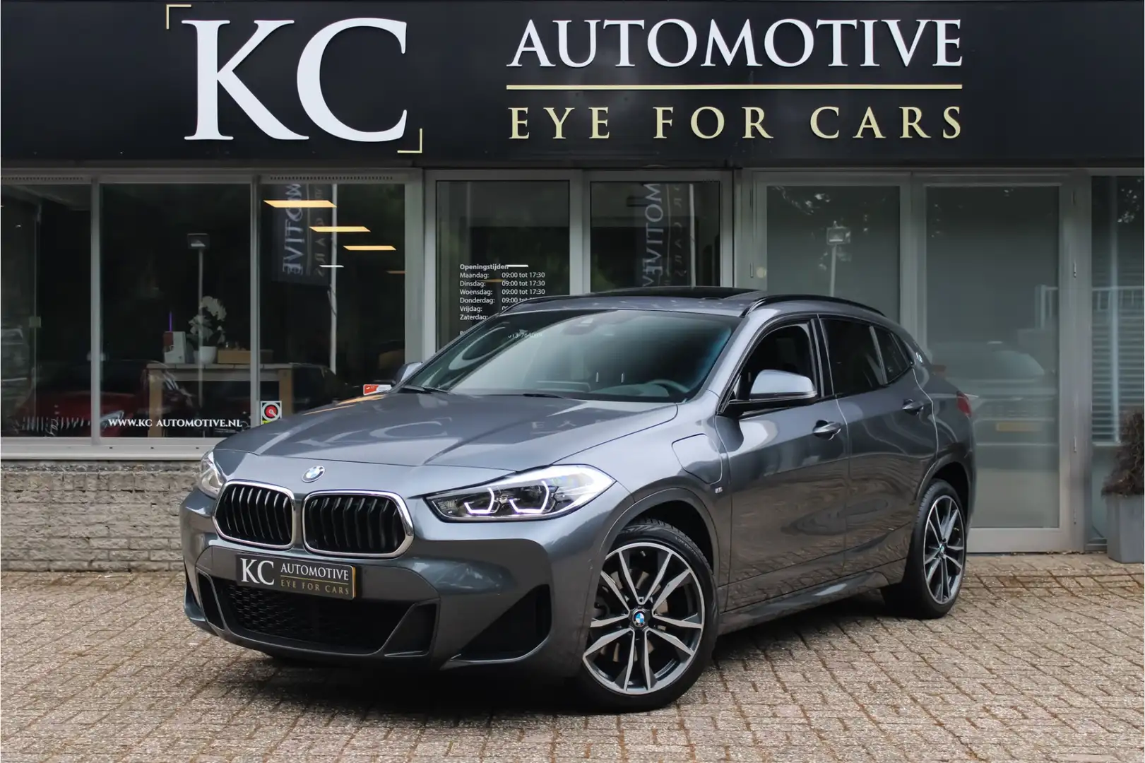 BMW X2 xDrive25e High Ex. | FACELIFT! | Pano | HuD | H/K Grijs - 1