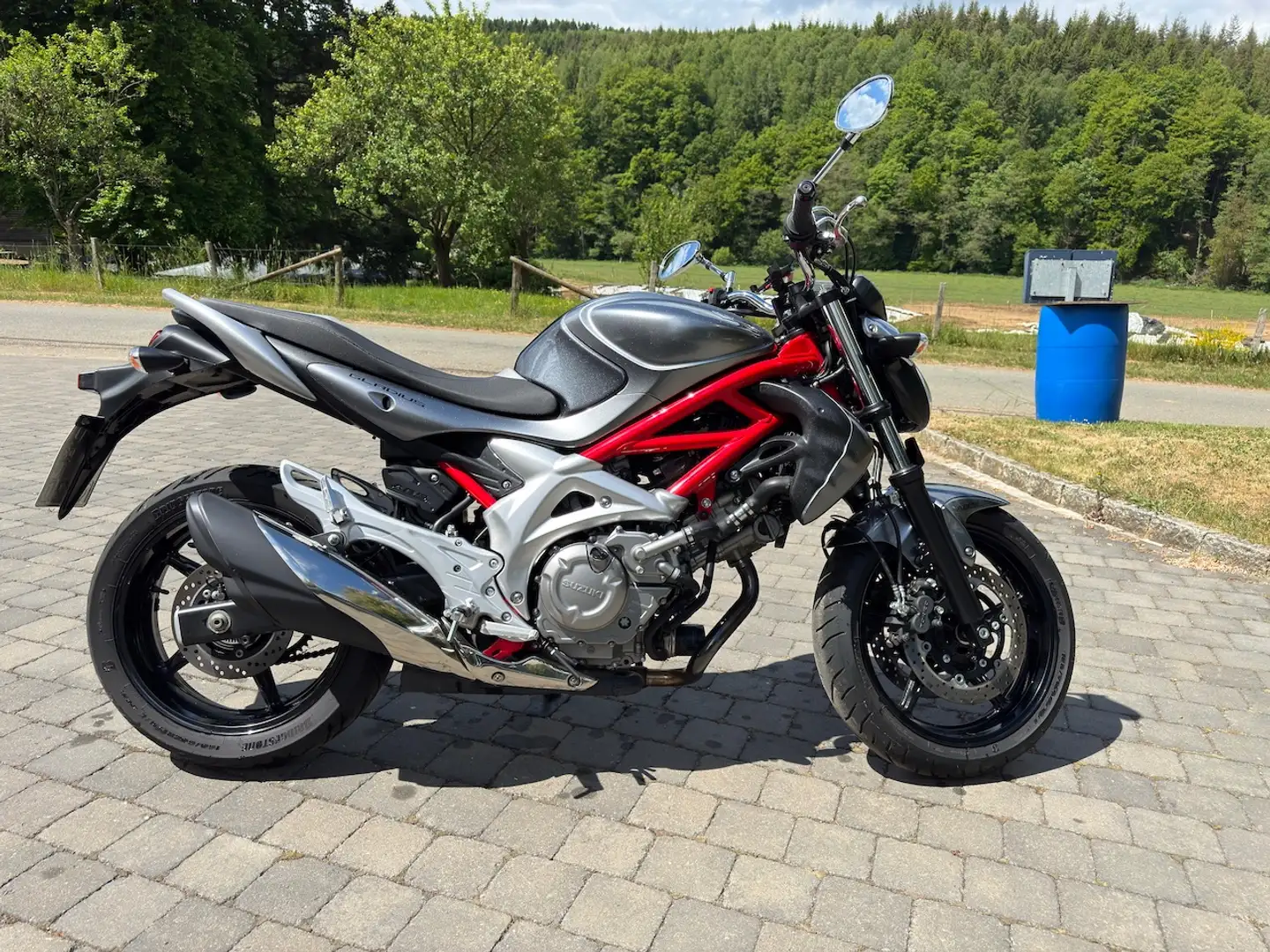 Suzuki Gladius 650 ABS, neue Reifen, USB, TÜV Grijs - 1