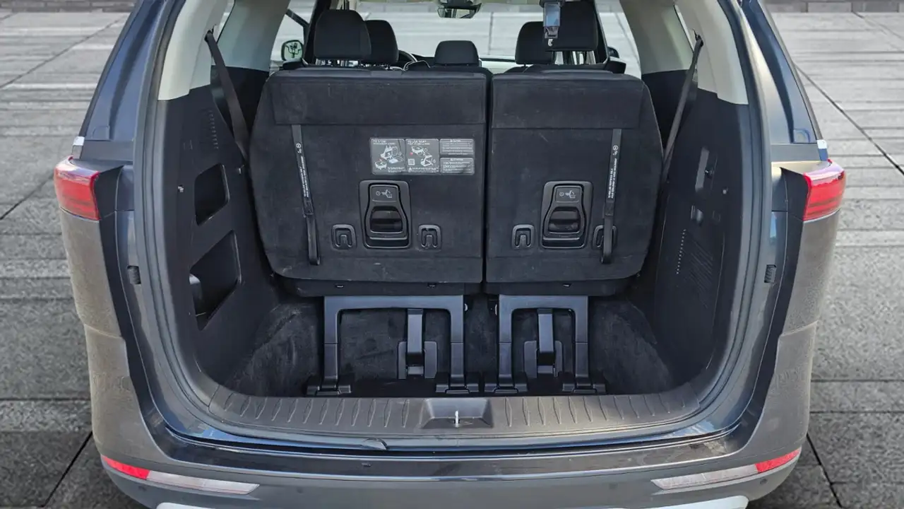Kia Carnival снимка Kia Carnival