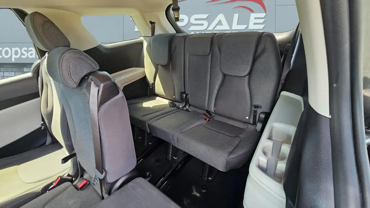 Kia Carnival снимка Kia Carnival