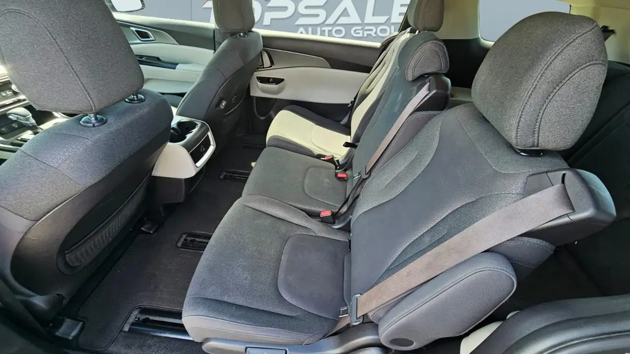 Kia Carnival снимка Kia Carnival