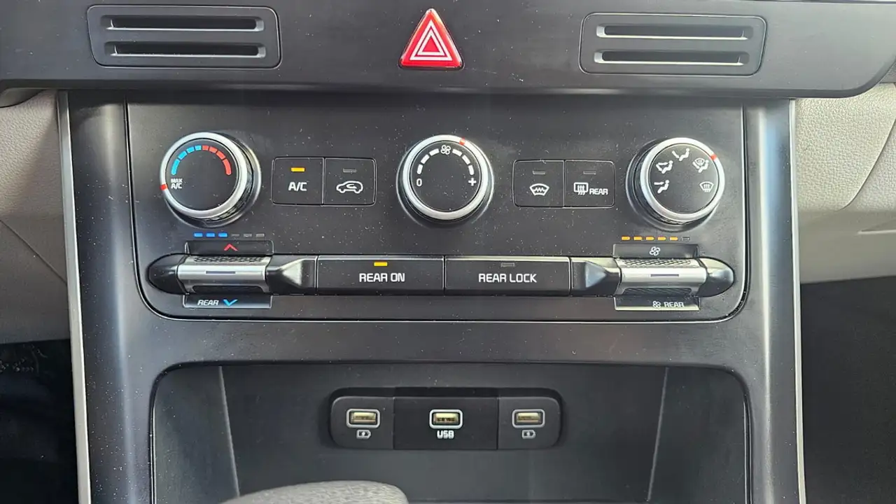 Kia Carnival снимка Kia Carnival