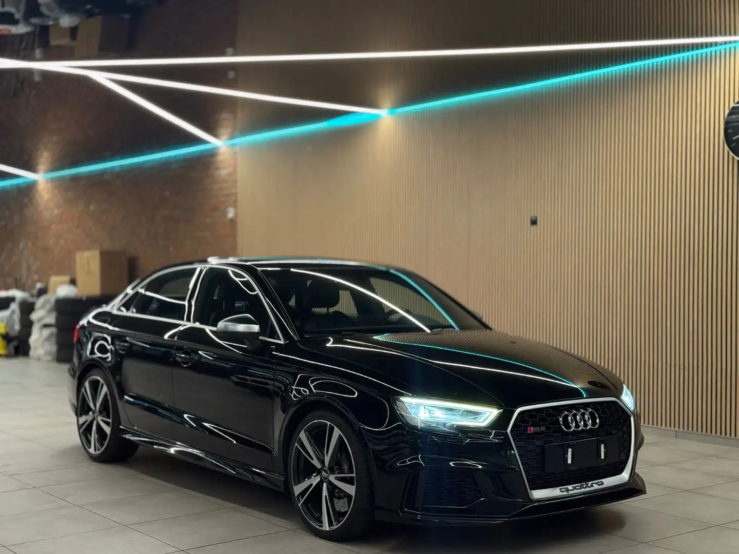 Audi RS3 Lim. 2.5 TFSI quattro*R19*VMAX 280km/h*HiFi* Noir - 1