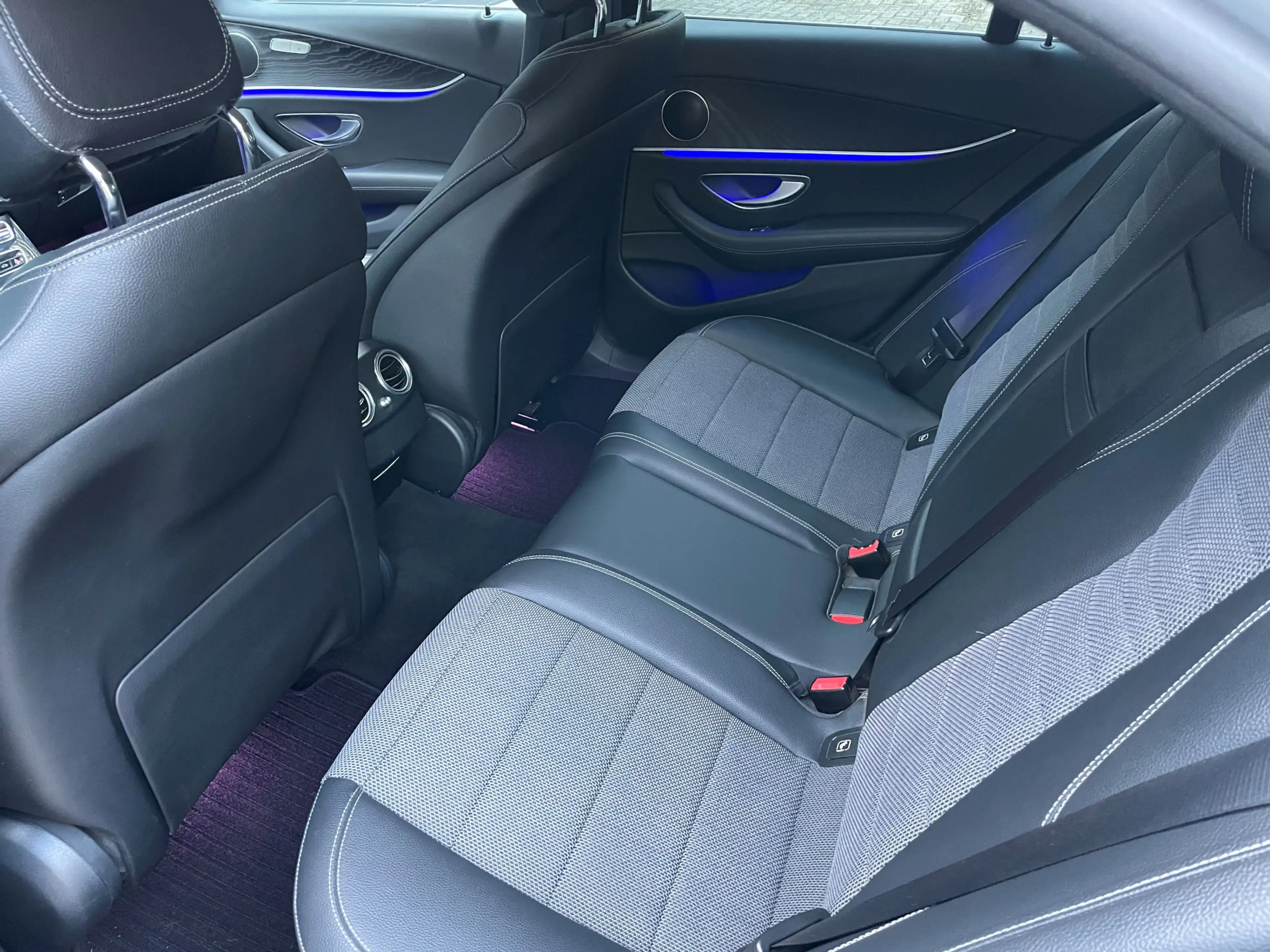 Mercedes-Benz E 200 Sedan, Trekhaak - Dodehoekassistent - achteruitrij — photo 13
