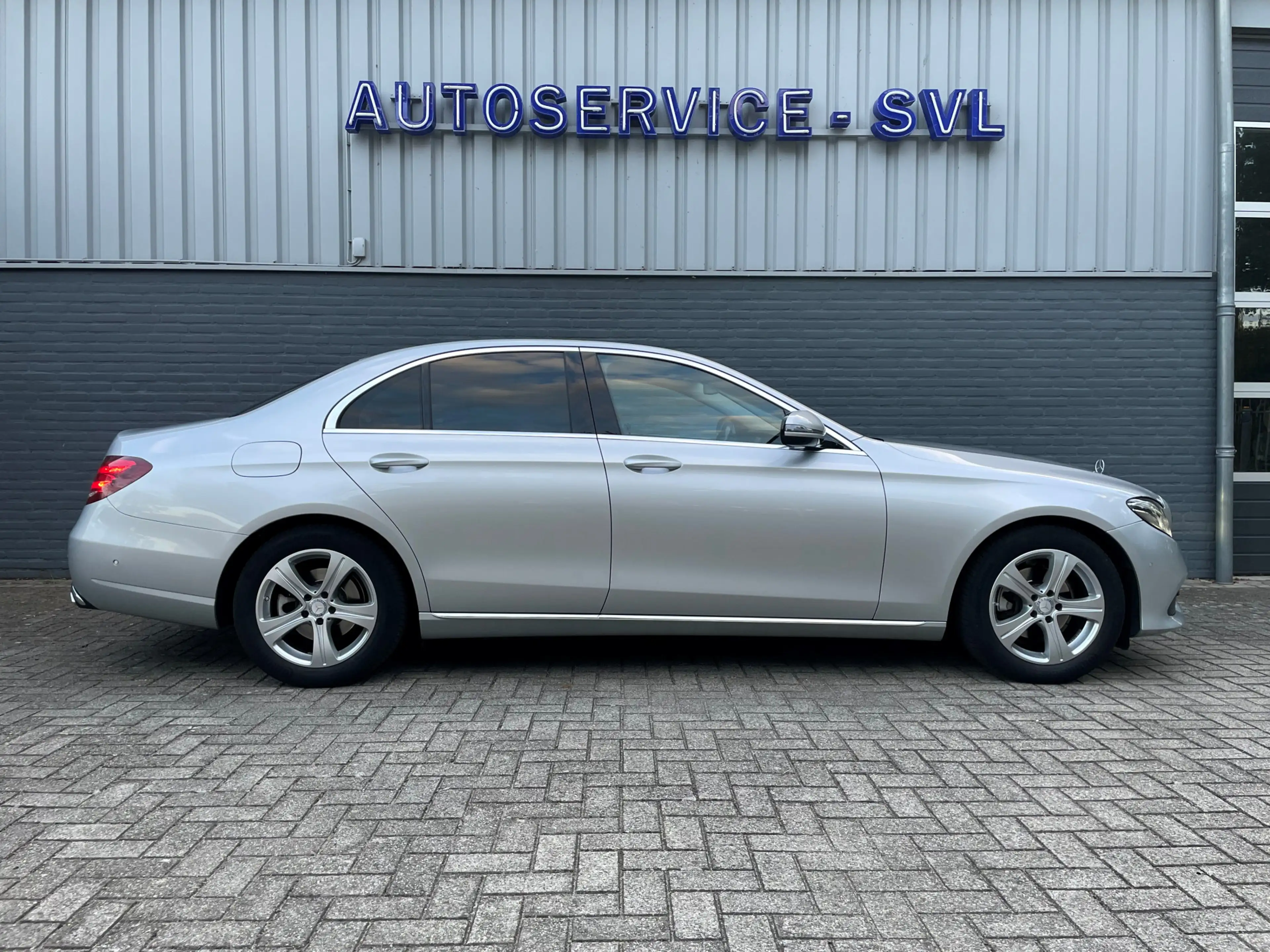Mercedes-Benz E 200 Sedan, Trekhaak - Dodehoekassistent - achteruitrij — photo 5