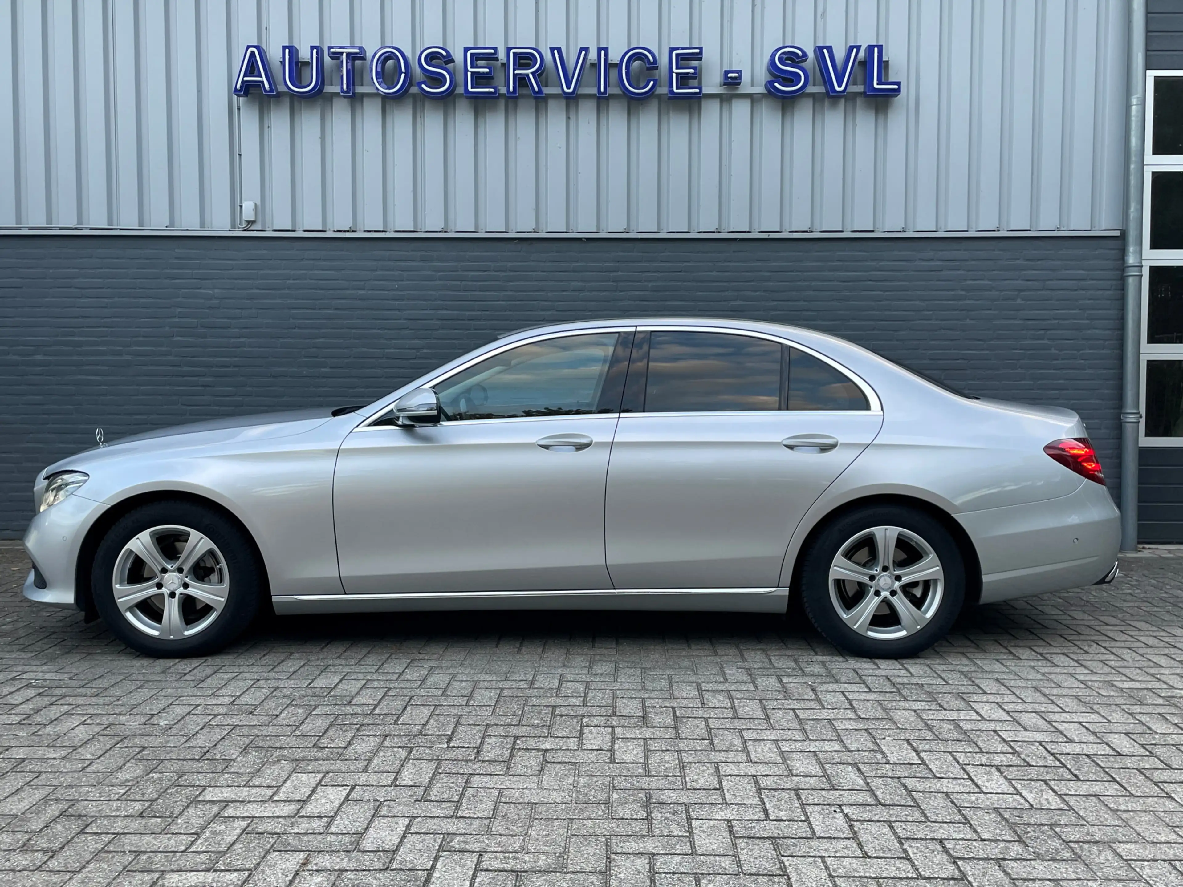 Mercedes-Benz E 200 Sedan, Trekhaak - Dodehoekassistent - achteruitrij — photo 4