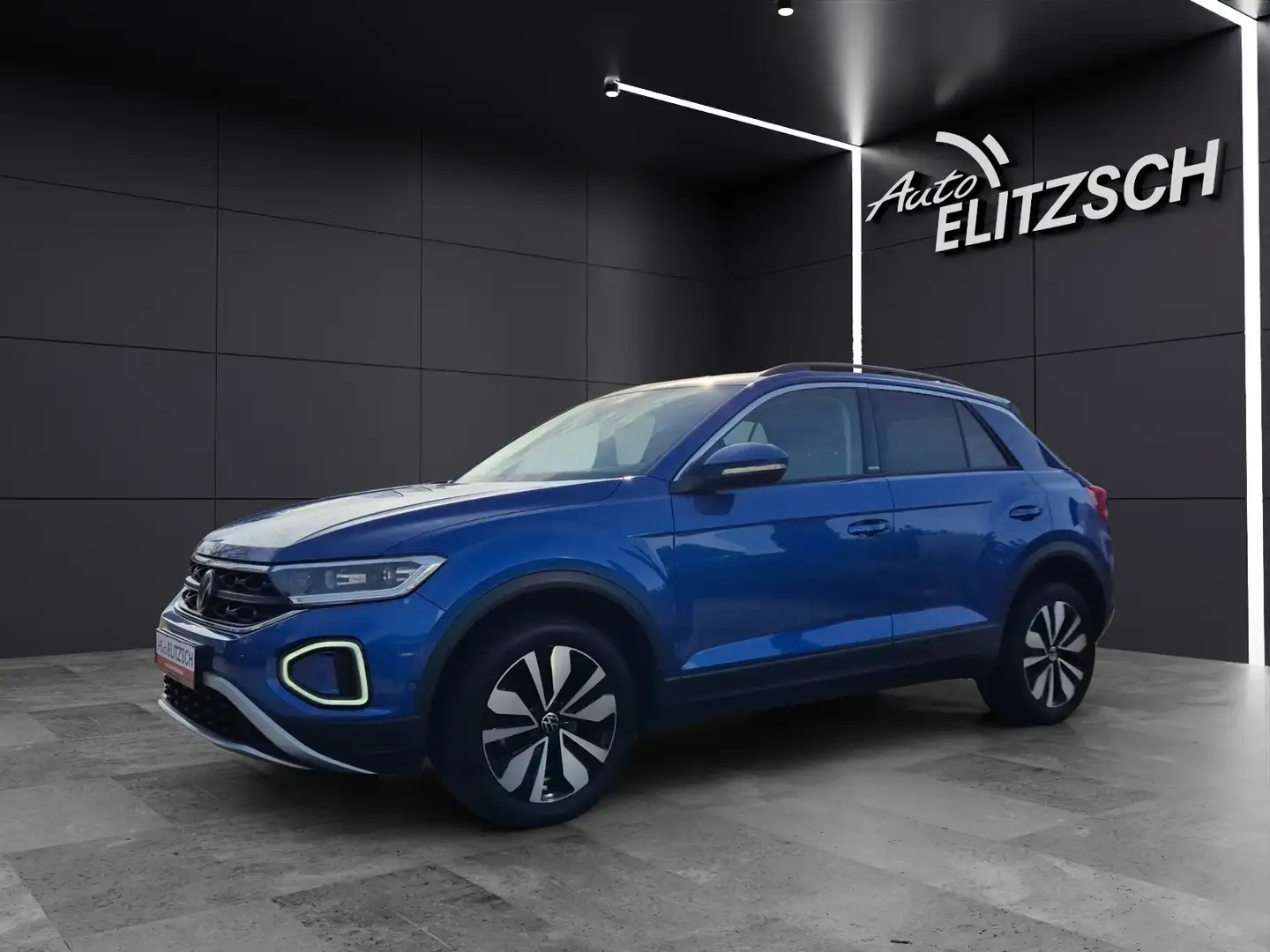 Volkswagen T-Roc TSI Move AHK Navi LED AID ACC Park-Assist SH LM Blau - 2
