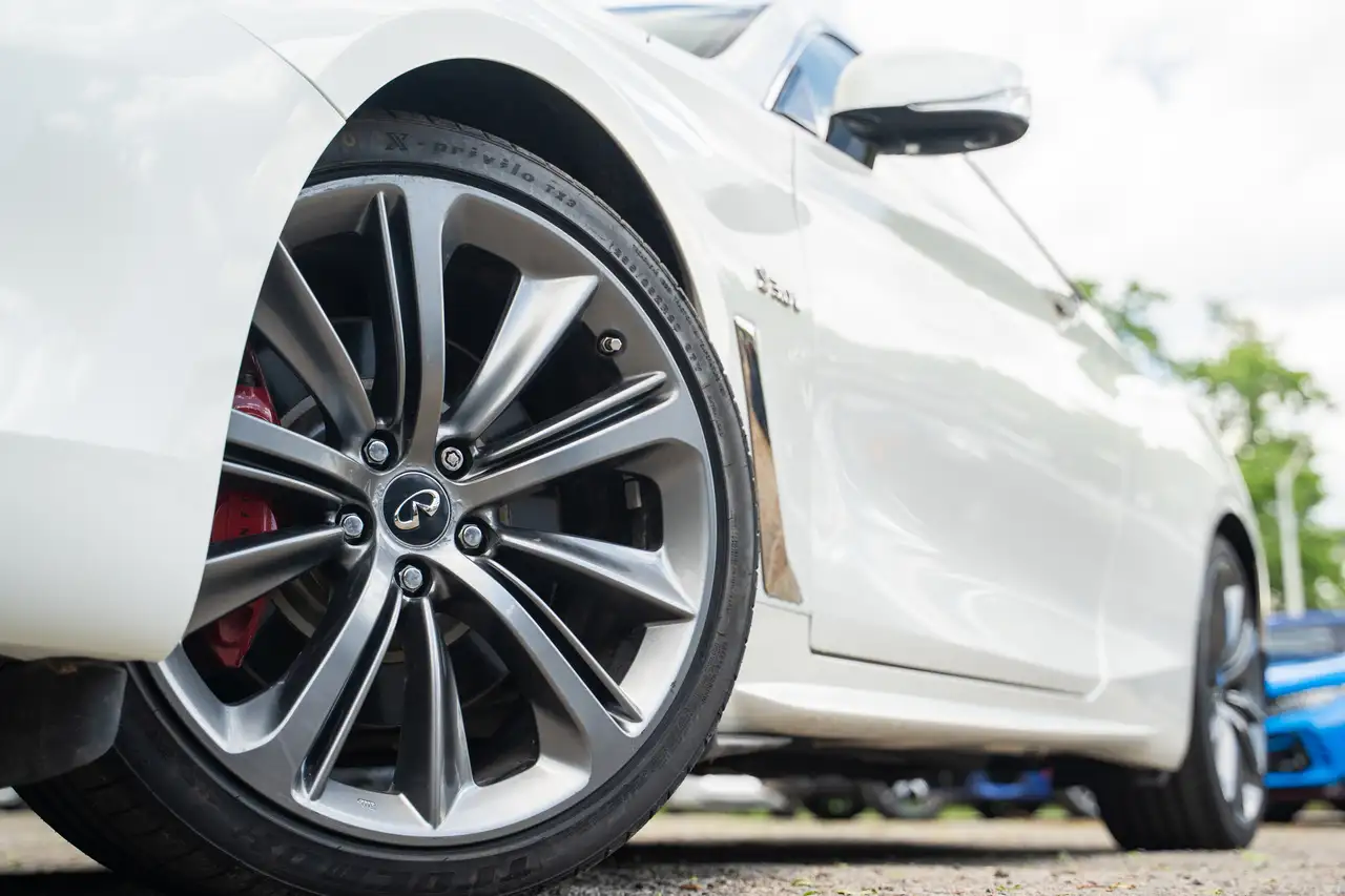 Infiniti Q60 photo Infiniti Q60