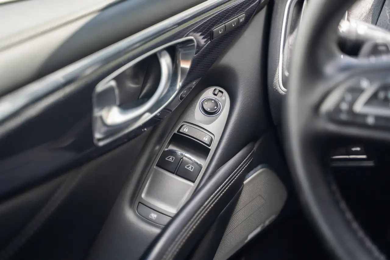 Infiniti Q60 photo Infiniti Q60