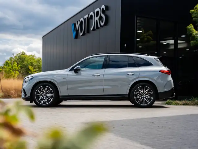 Mercedes-Benz GLC view 3