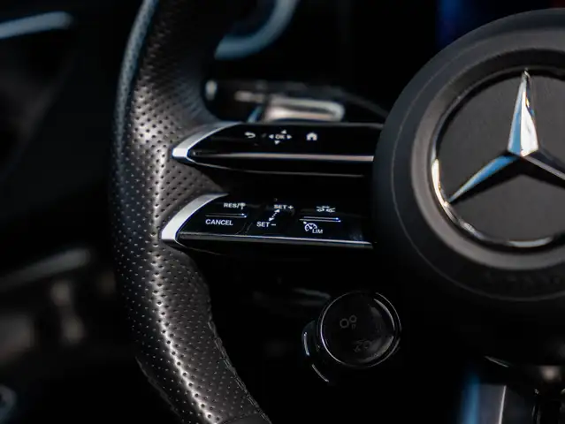 Mercedes-Benz GLC view 14