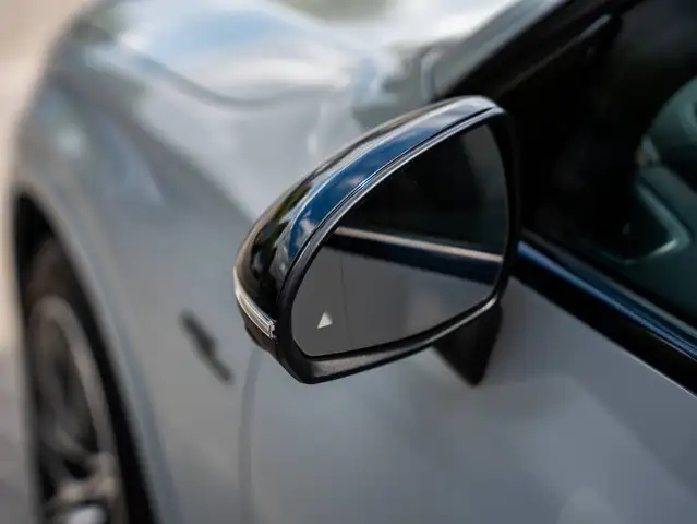 Mercedes-Benz GLC view 9