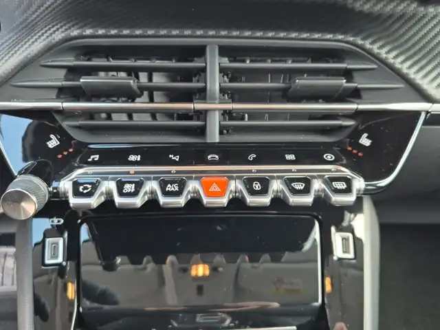 Peugeot 208 view 16
