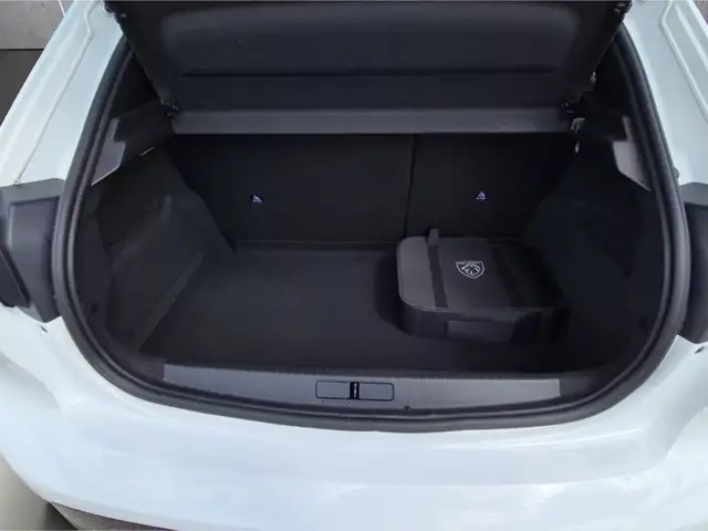 Peugeot 208 view 7