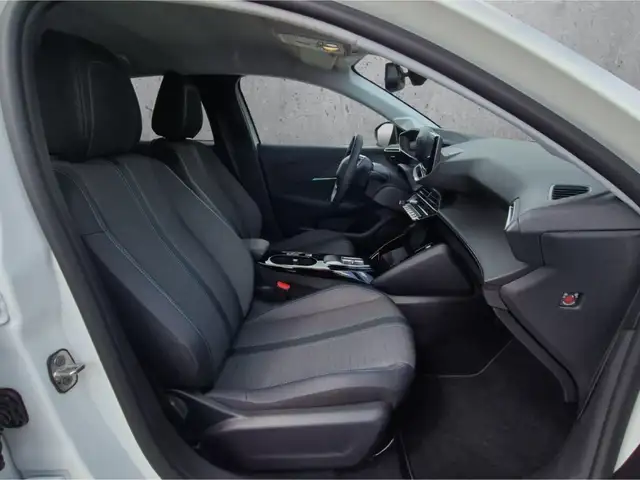 Peugeot 208 view 13