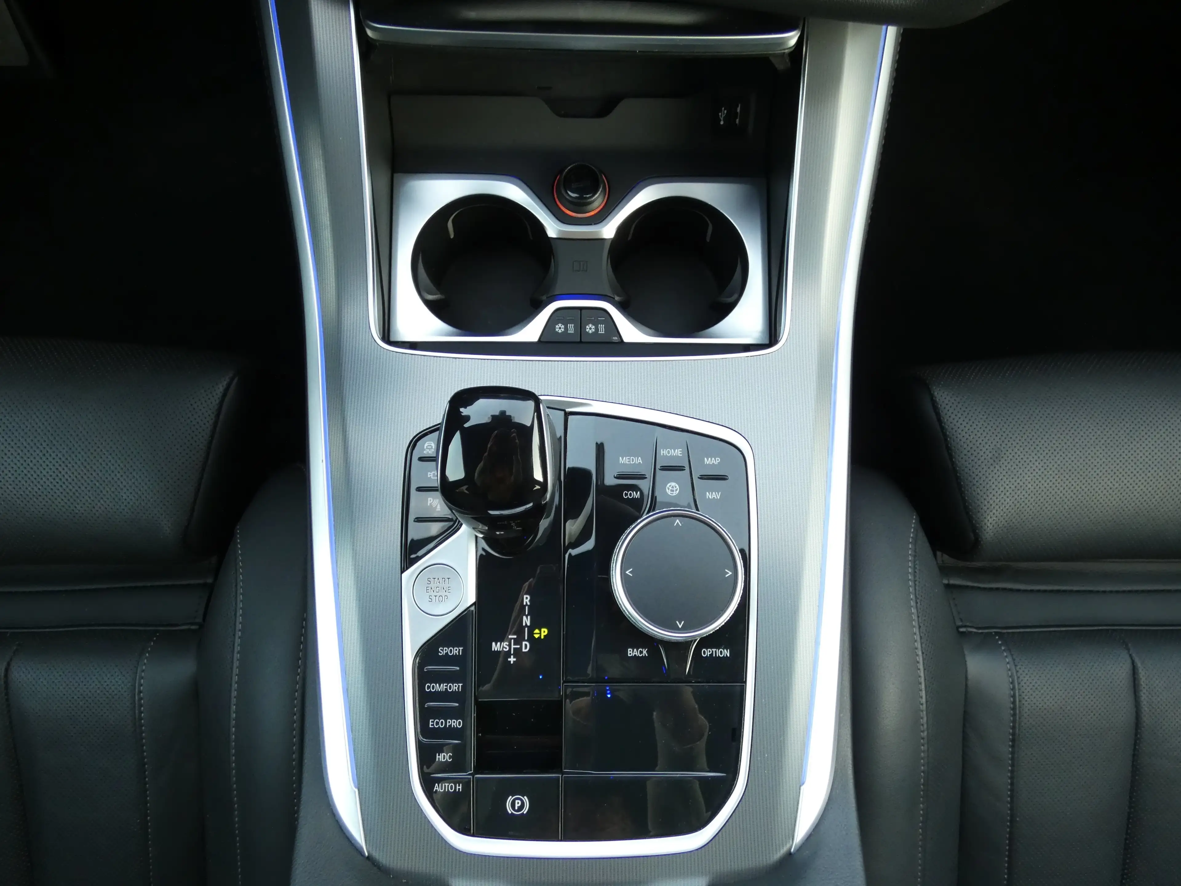 BMW X5 xDrive40d Head-Up+AHK+StHz+Navi+Pano+Kamera — photo 15