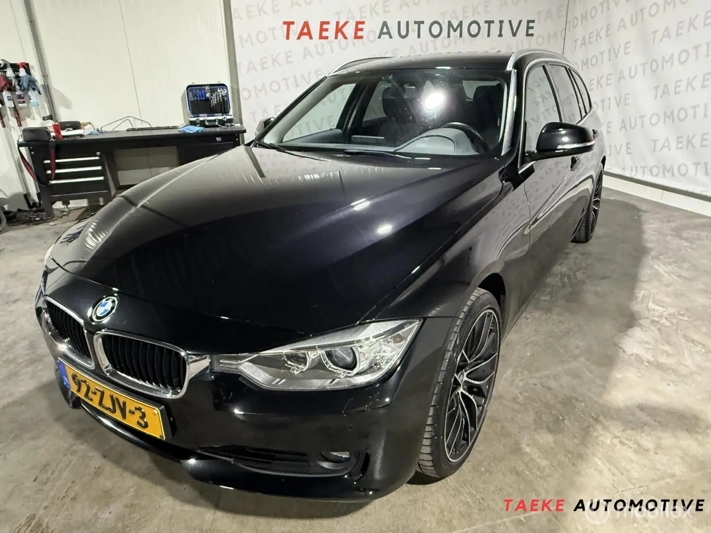 BMW 320 3-serie Touring 320i High Executive Clima/Cruise/L Zwart - 1