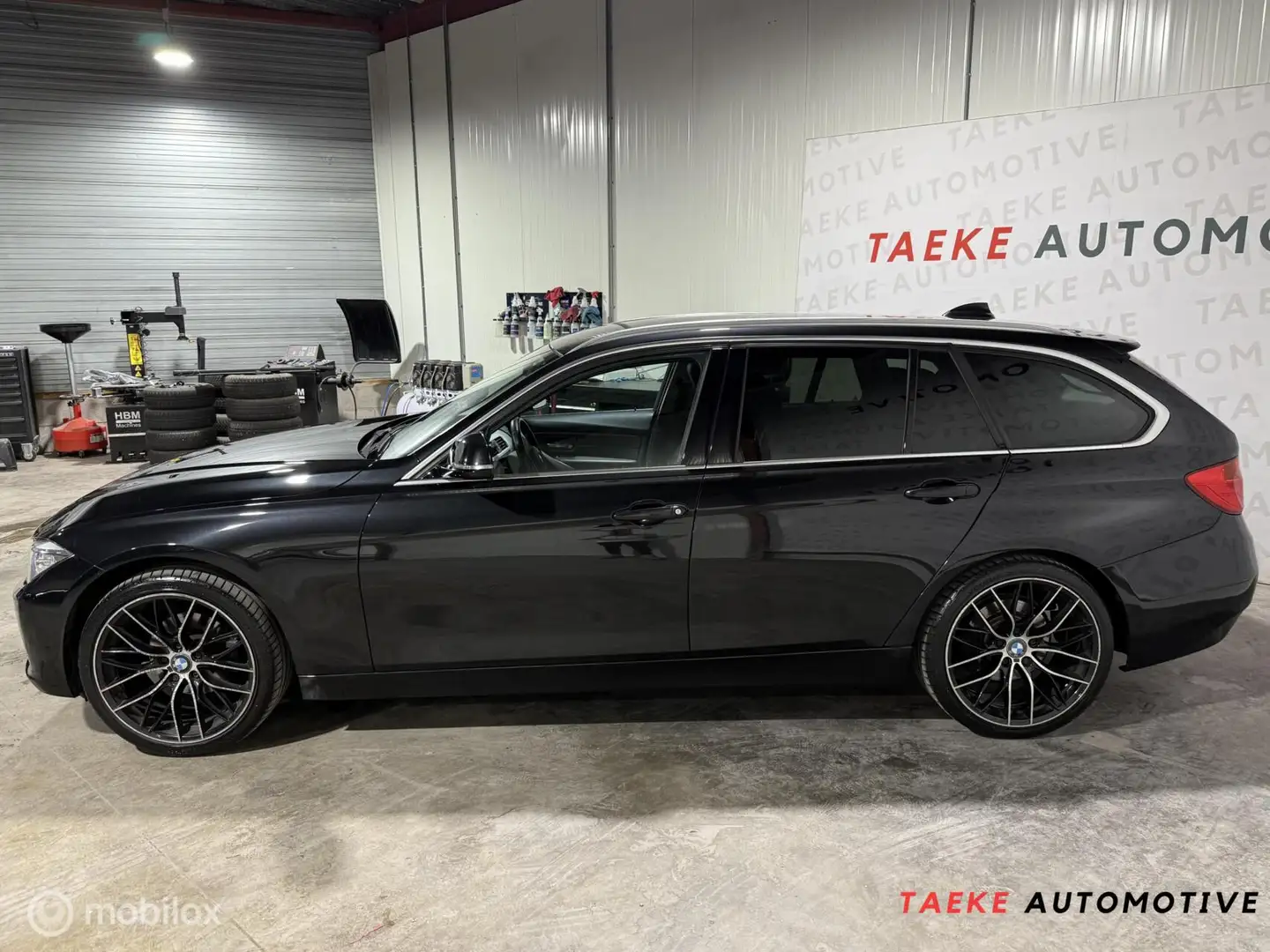 BMW 320 3-serie Touring 320i High Executive Clima/Cruise/L Zwart - 2