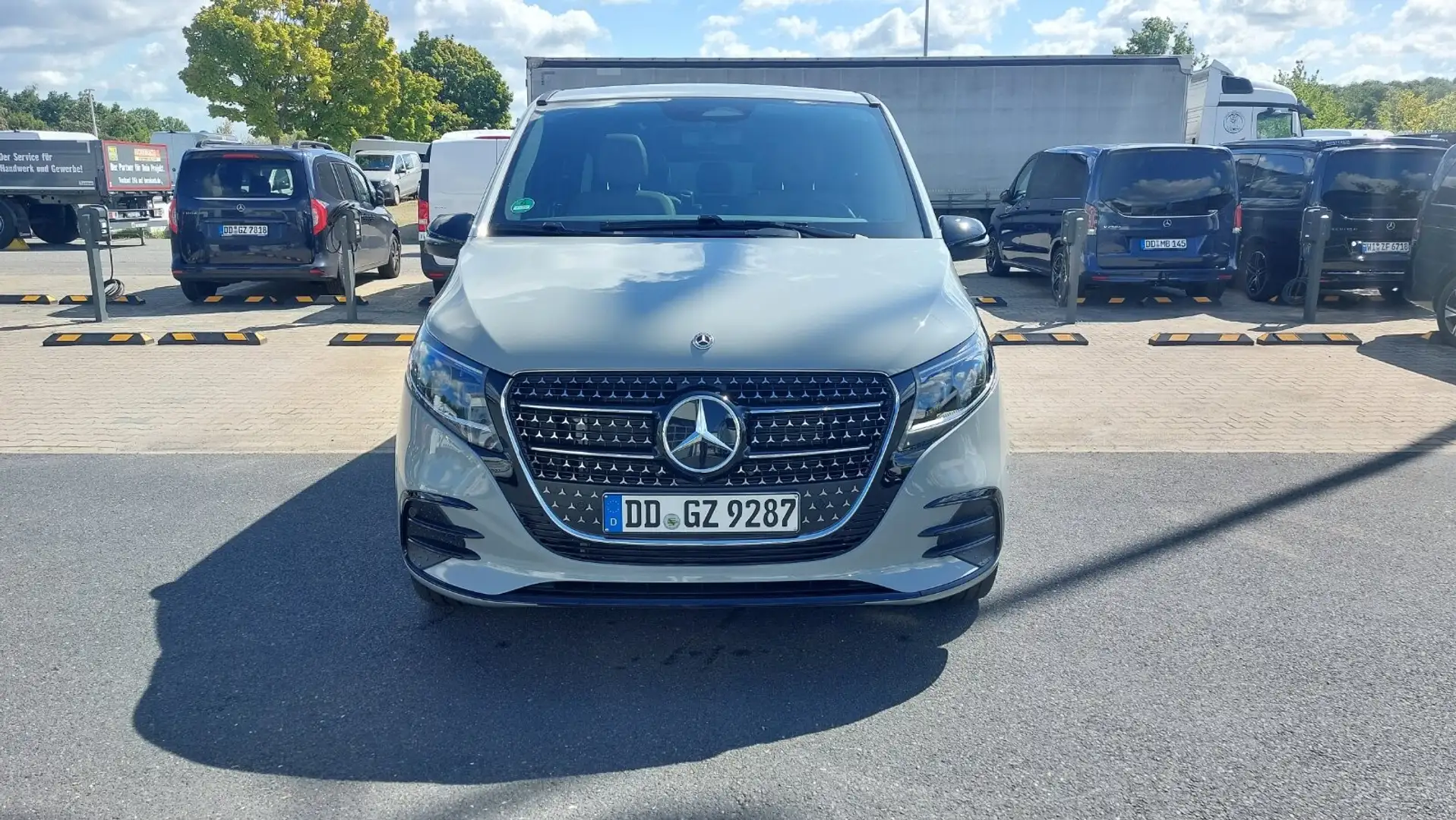 Mercedes-Benz V 300 V 300 d 4M EXCLUSIVE ALPIN+AMG+PANO+NIGHT+DISTR Grau - 2