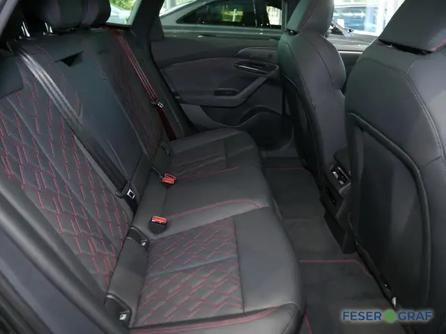 Audi S6 view 8