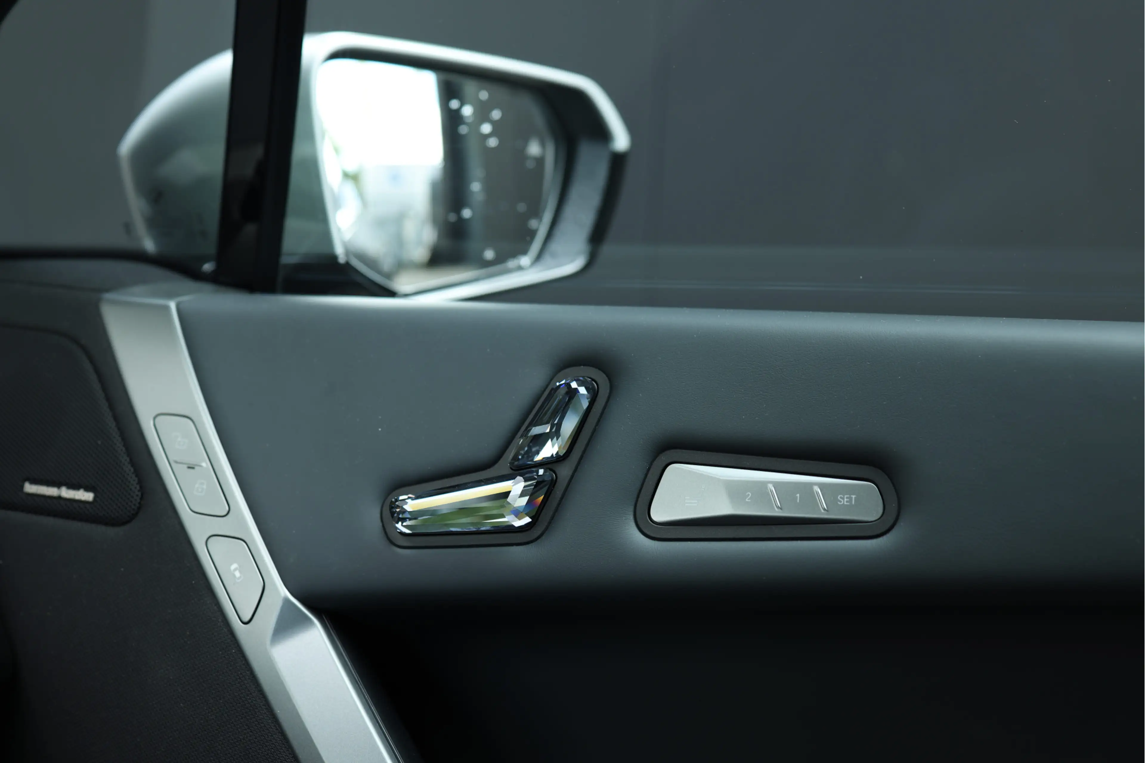 BMW iX xDrive60 112 kWh | Comfort Access | Driving Assist — photo 15