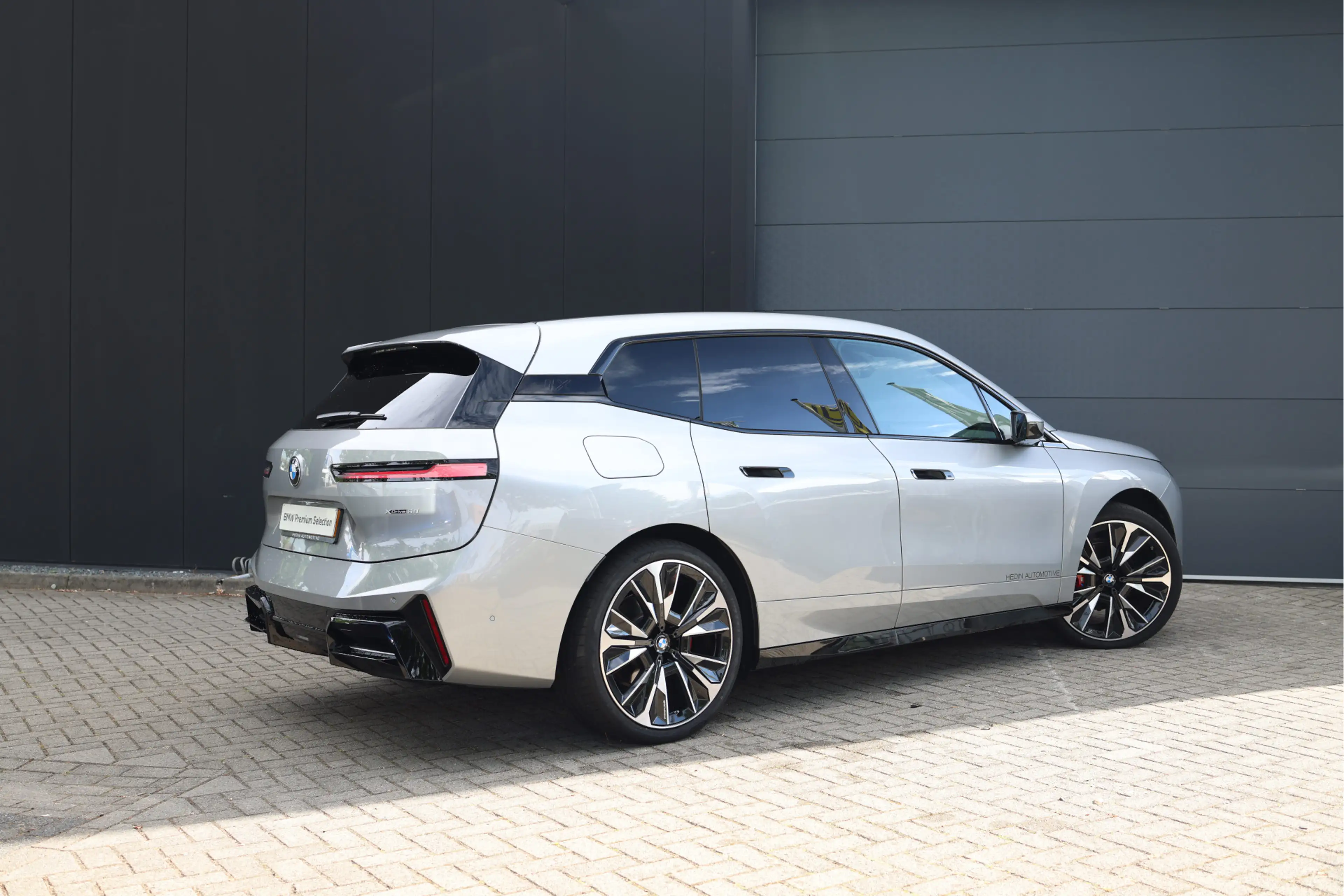 BMW iX xDrive60 112 kWh | Comfort Access | Driving Assist — photo 2