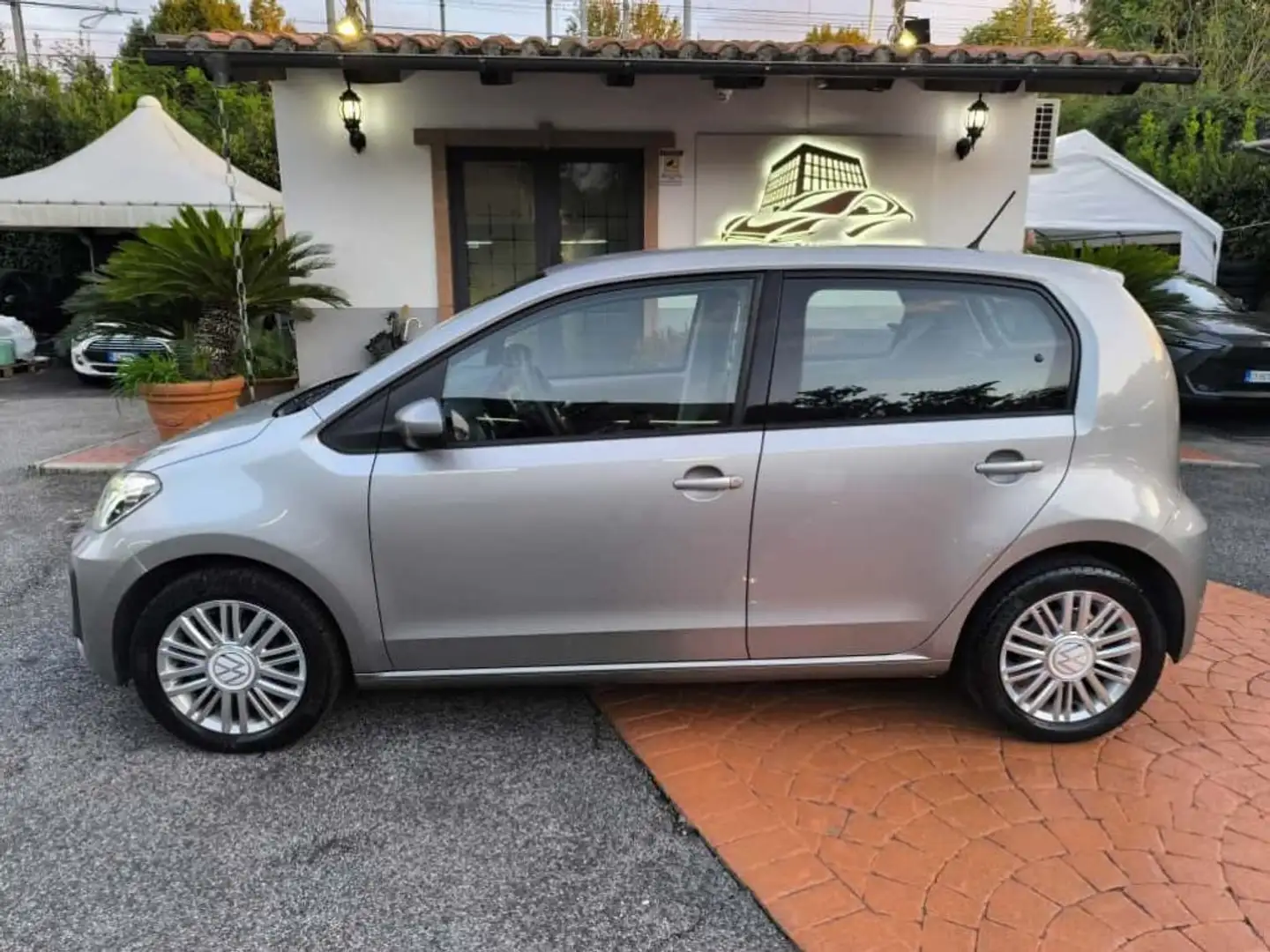 Volkswagen up! 1.0 5p. high up! BlueMotion Technology PDC! CAM! Argent - 2