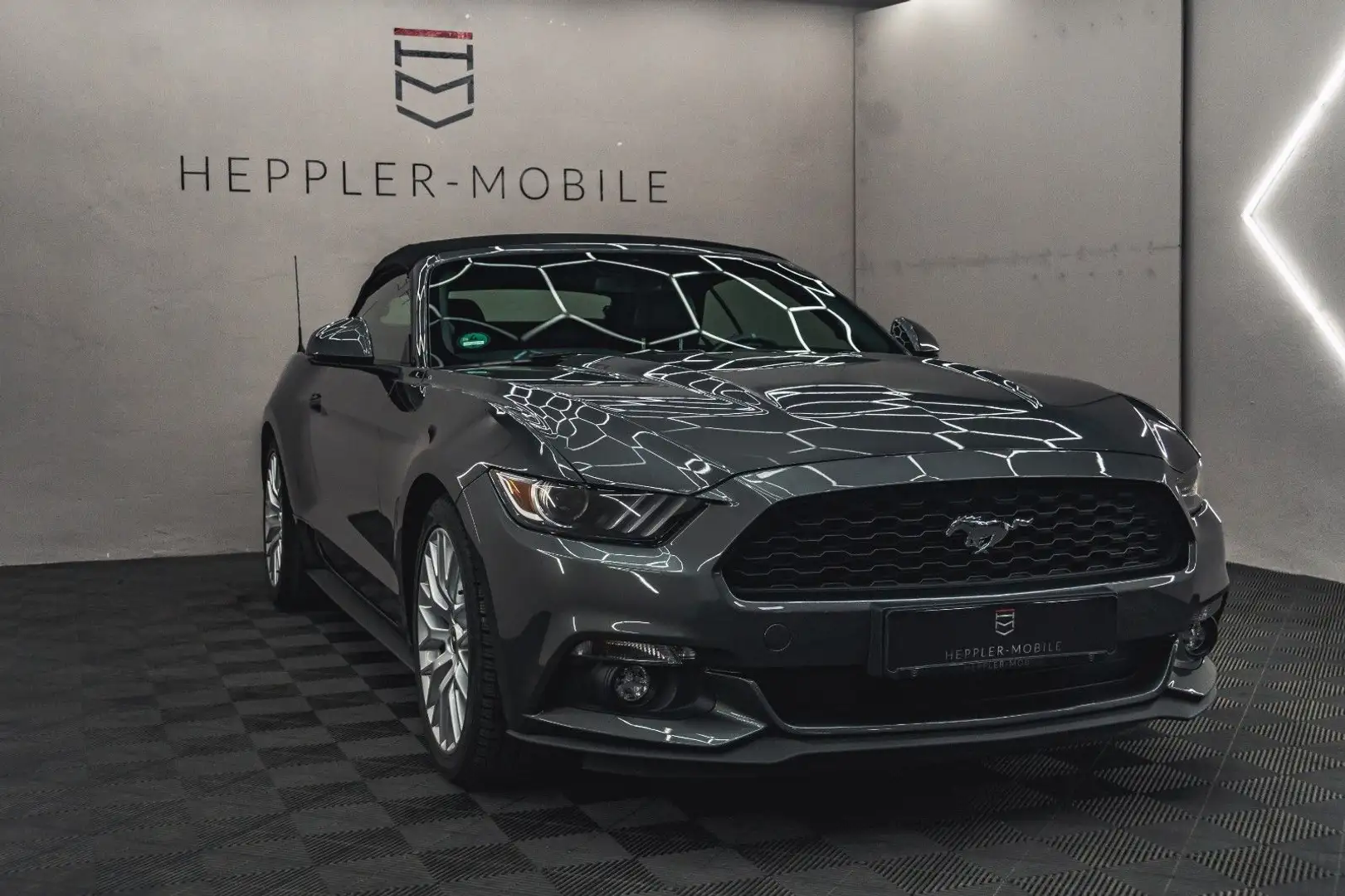 Ford Mustang Cabrio, SZH, Navi, Deutsche Ausführung Szürke - 2