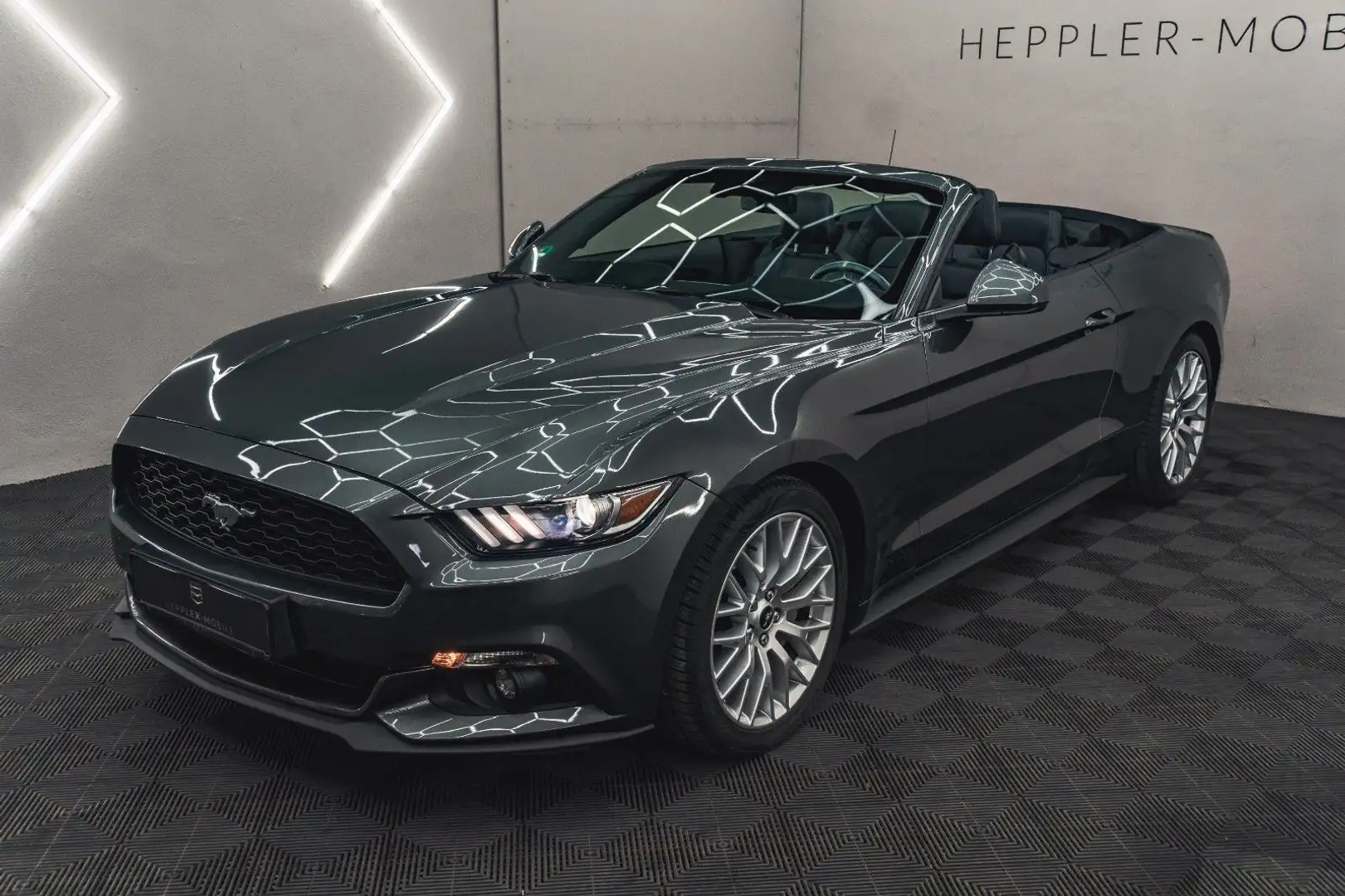 Ford Mustang Cabrio, SZH, Navi, Deutsche Ausführung Szürke - 1