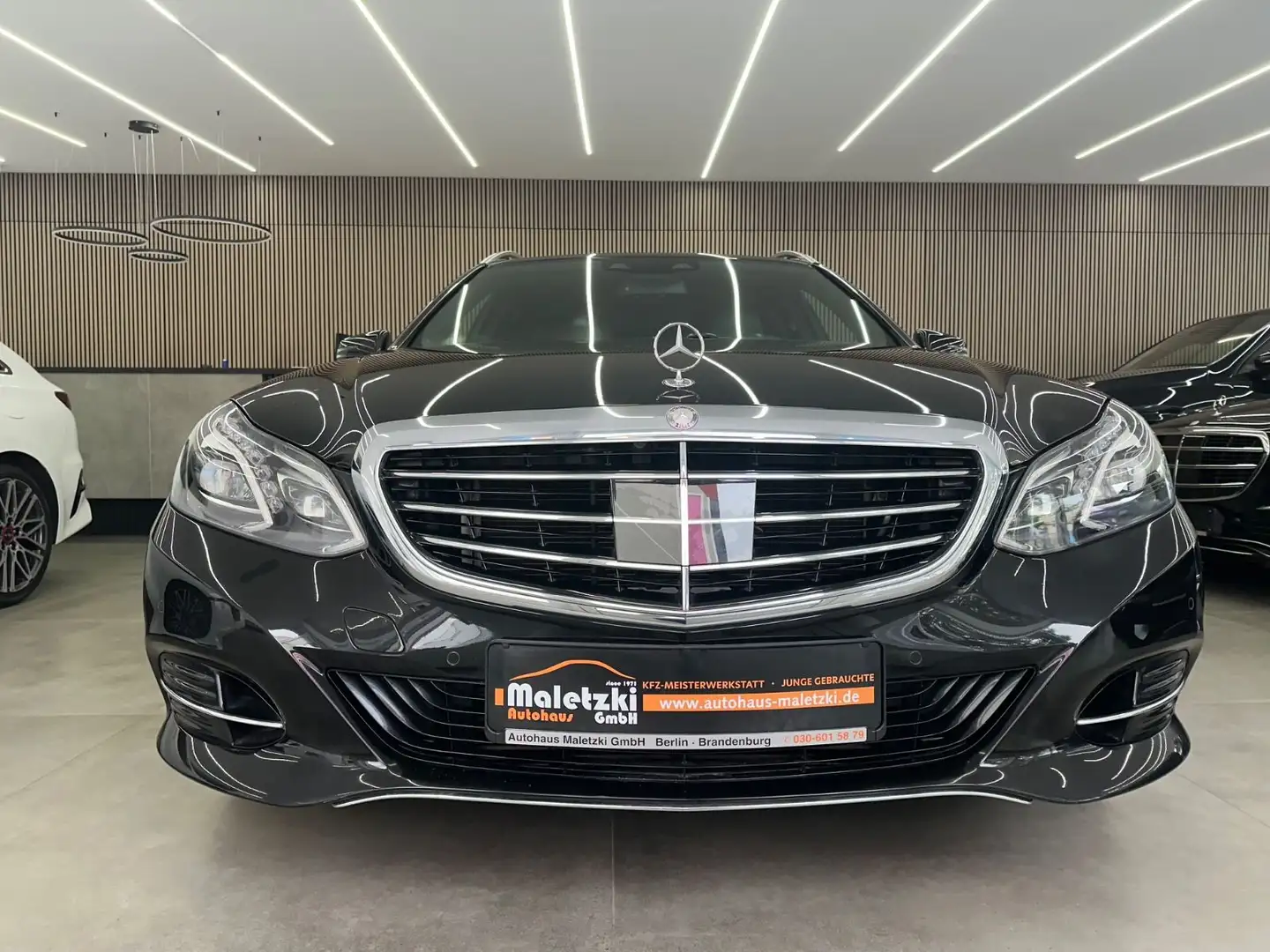 Mercedes-Benz E 250 T CGI BlueEfficiency*Distronic*AHK*SHZ* Černá - 2