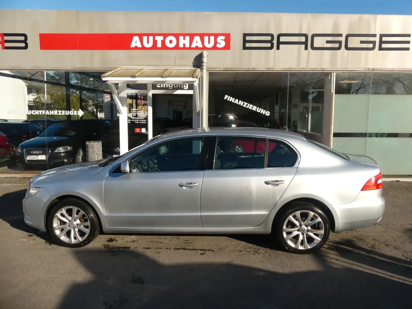 Skoda Superb Ambition Plateado - 1