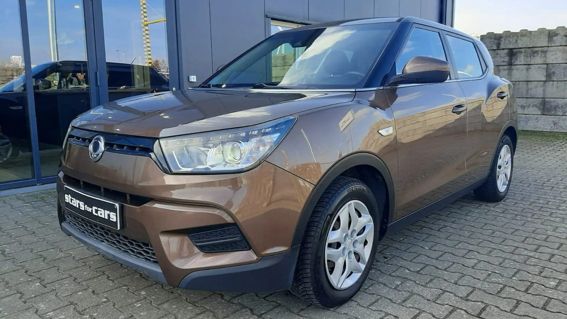 SsangYong Tivoli 1.6i e-XGi 2WD Quartz Marrón - 1