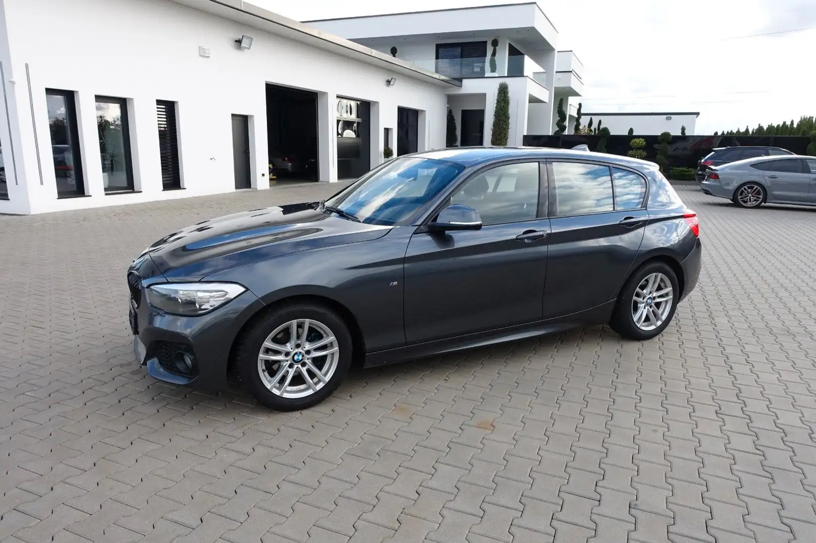 BMW 116 d A *M-Paket*Navi* Grau - 1